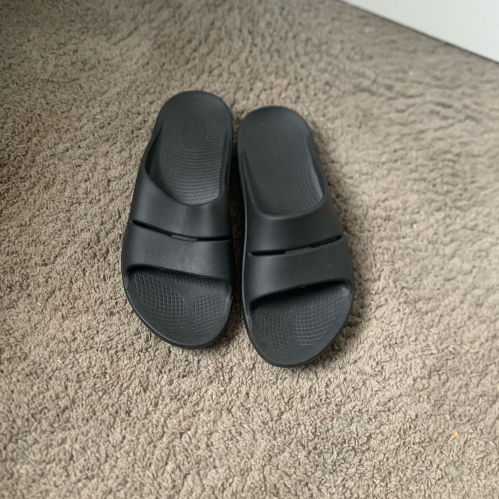 OOFOS Black Men's Sandals